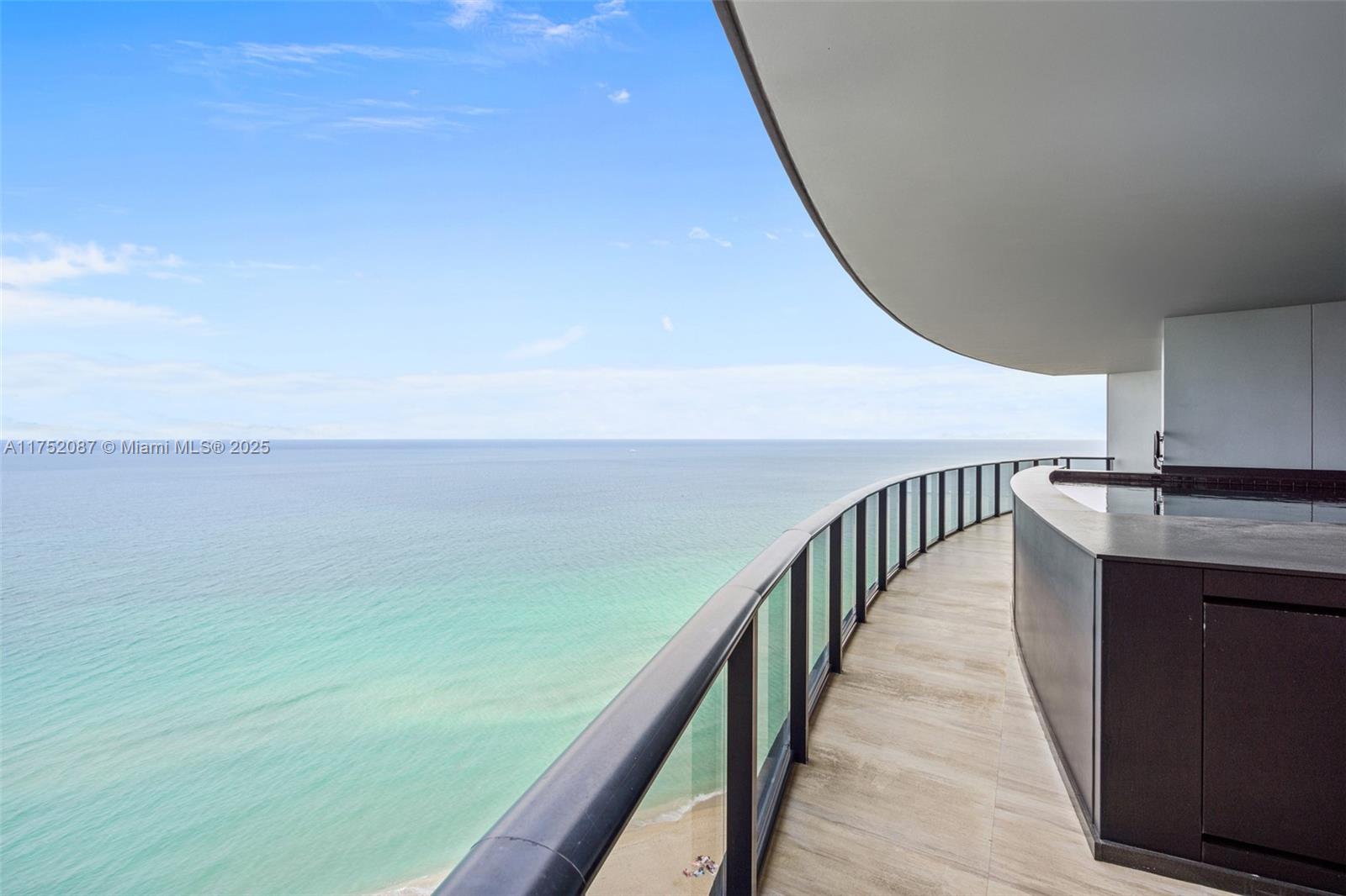 18555 COLLINS AVENUE COND - Residential