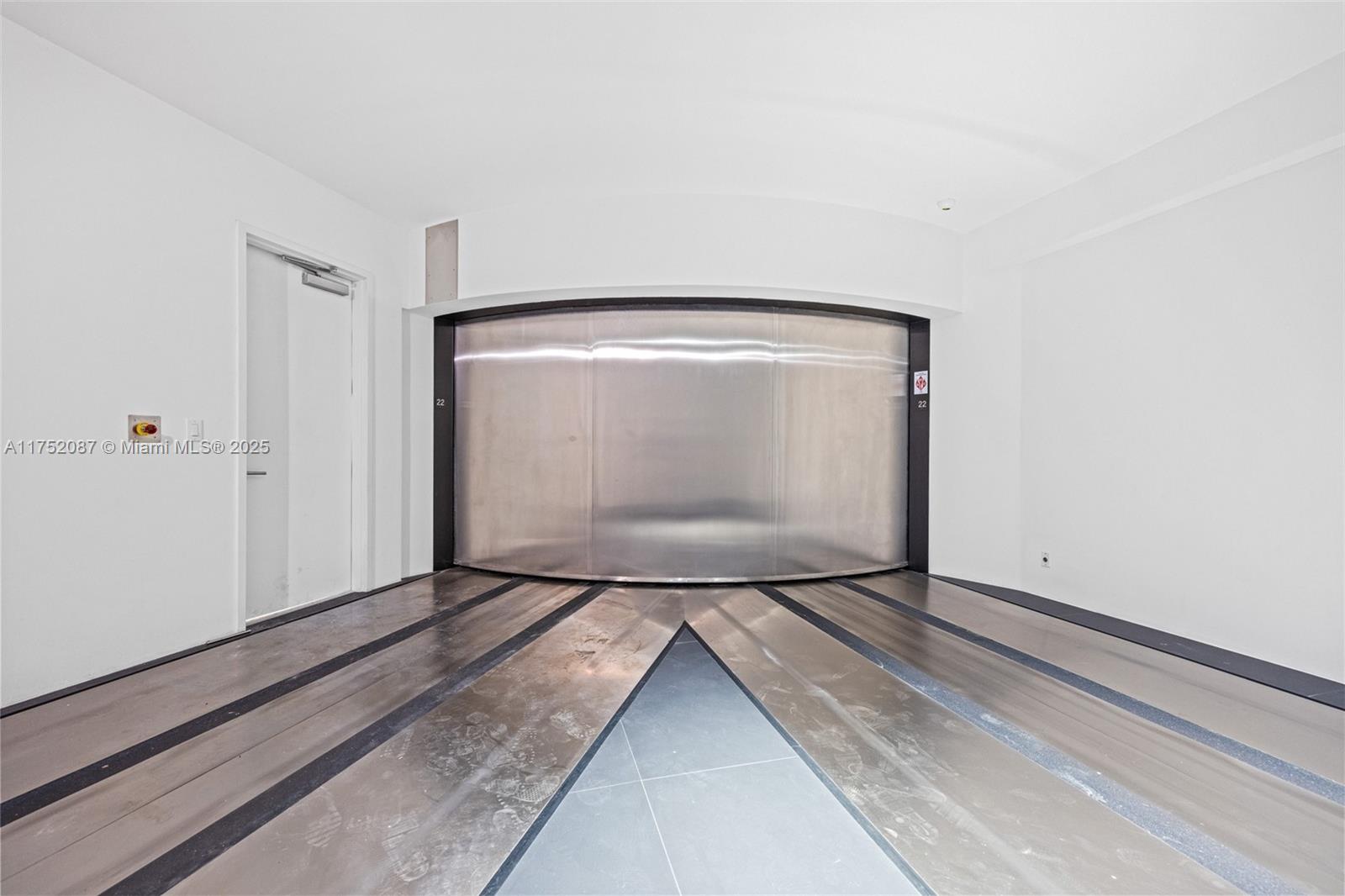 18555 COLLINS AVENUE COND - Residential