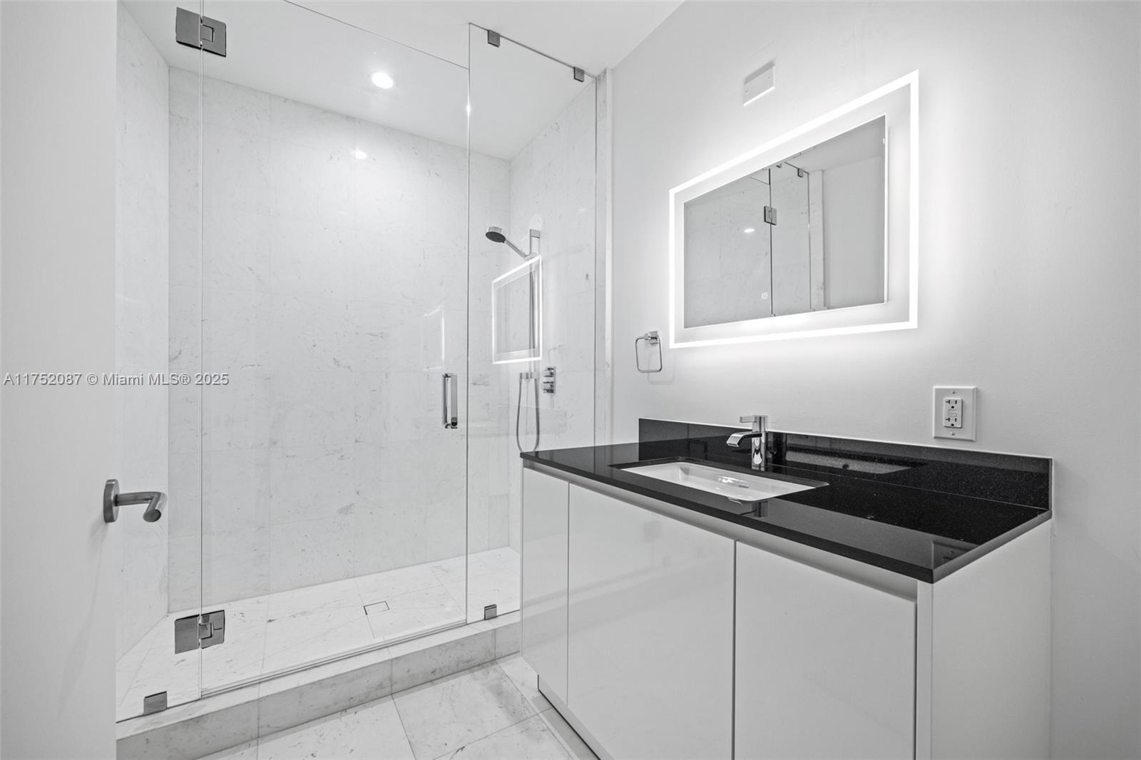 18555 COLLINS AVENUE COND - Residential