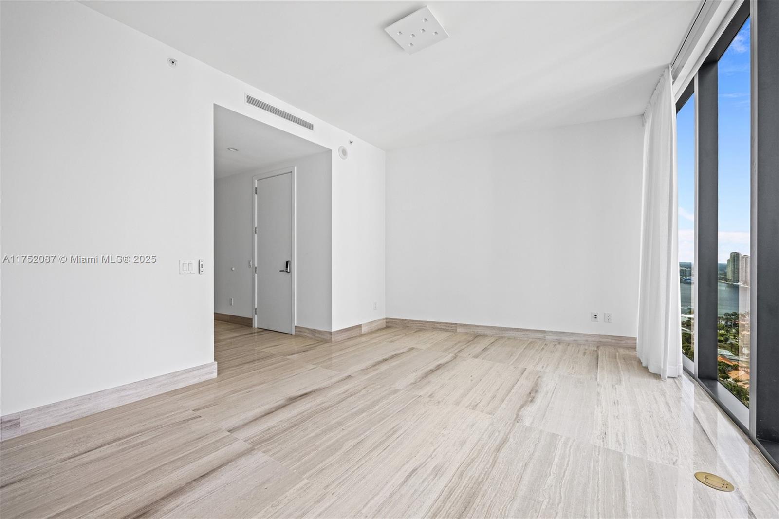 18555 COLLINS AVENUE COND - Residential