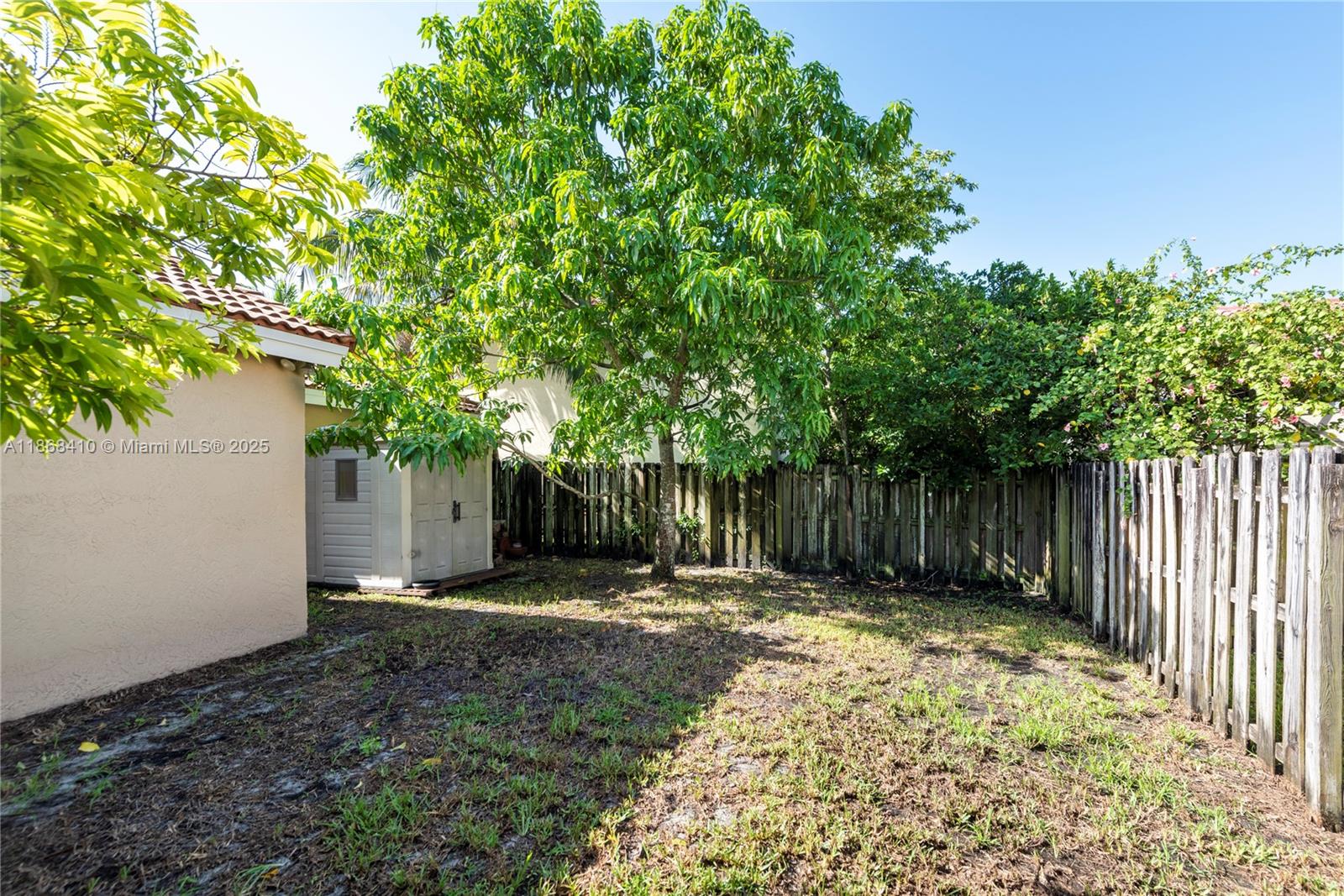 COUNTRY ISLES GARDEN HOME - Residential