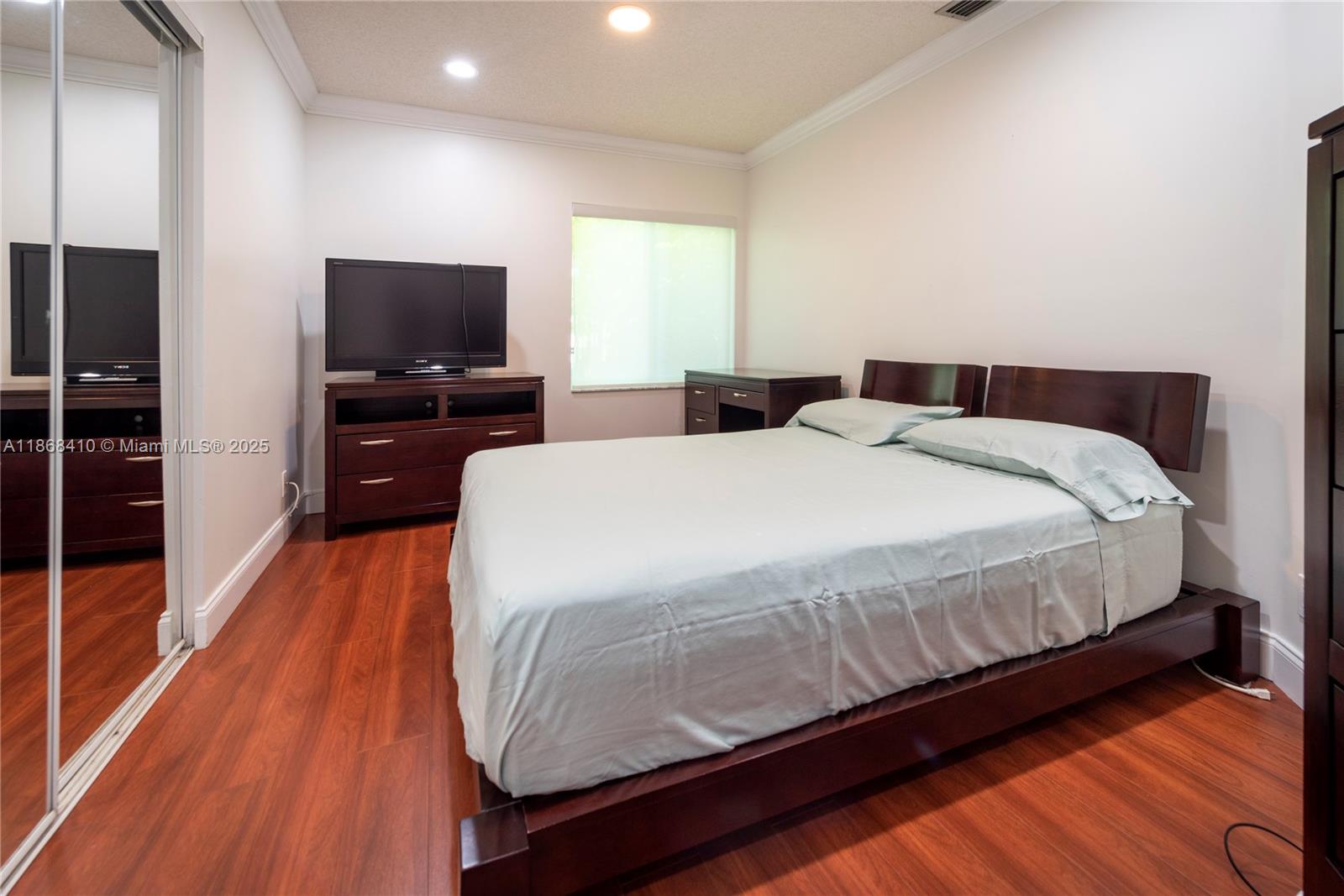 COUNTRY ISLES GARDEN HOME - Residential