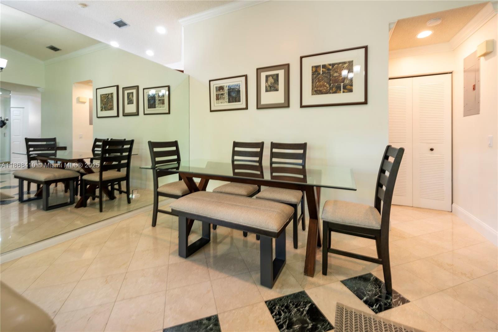 COUNTRY ISLES GARDEN HOME - Residential