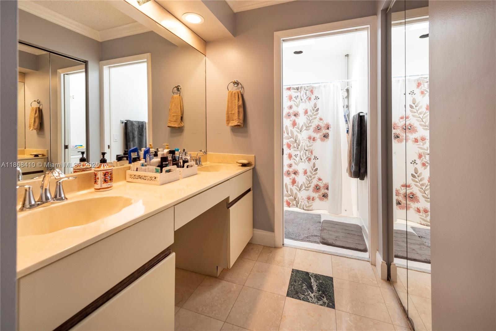 COUNTRY ISLES GARDEN HOME - Residential