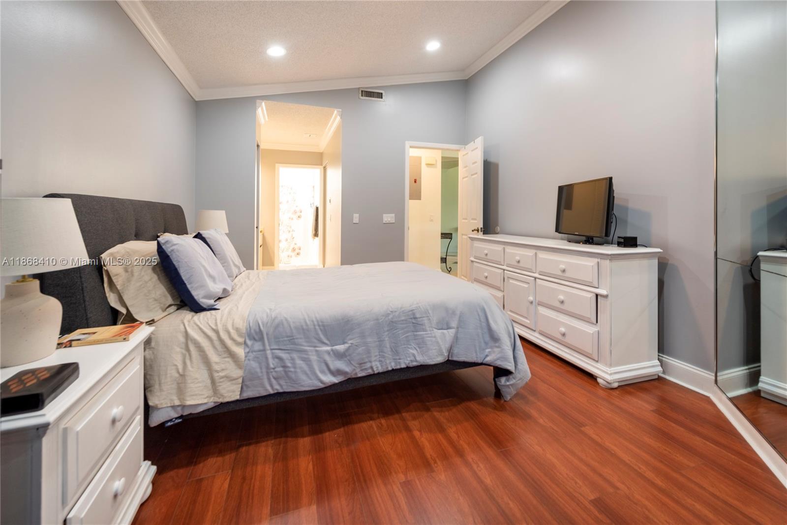 COUNTRY ISLES GARDEN HOME - Residential