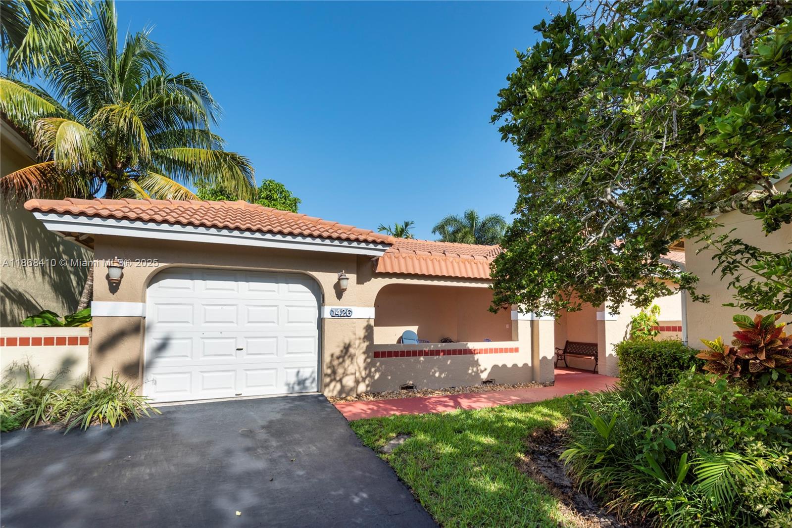 1426 Seagrape Cir