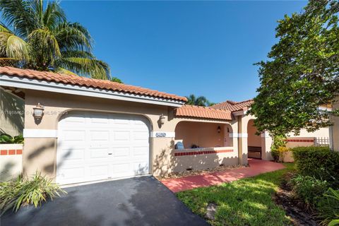 Photo of 1426 Seagrape Cir, Weston, FL 33326 (MLS # A11868410)