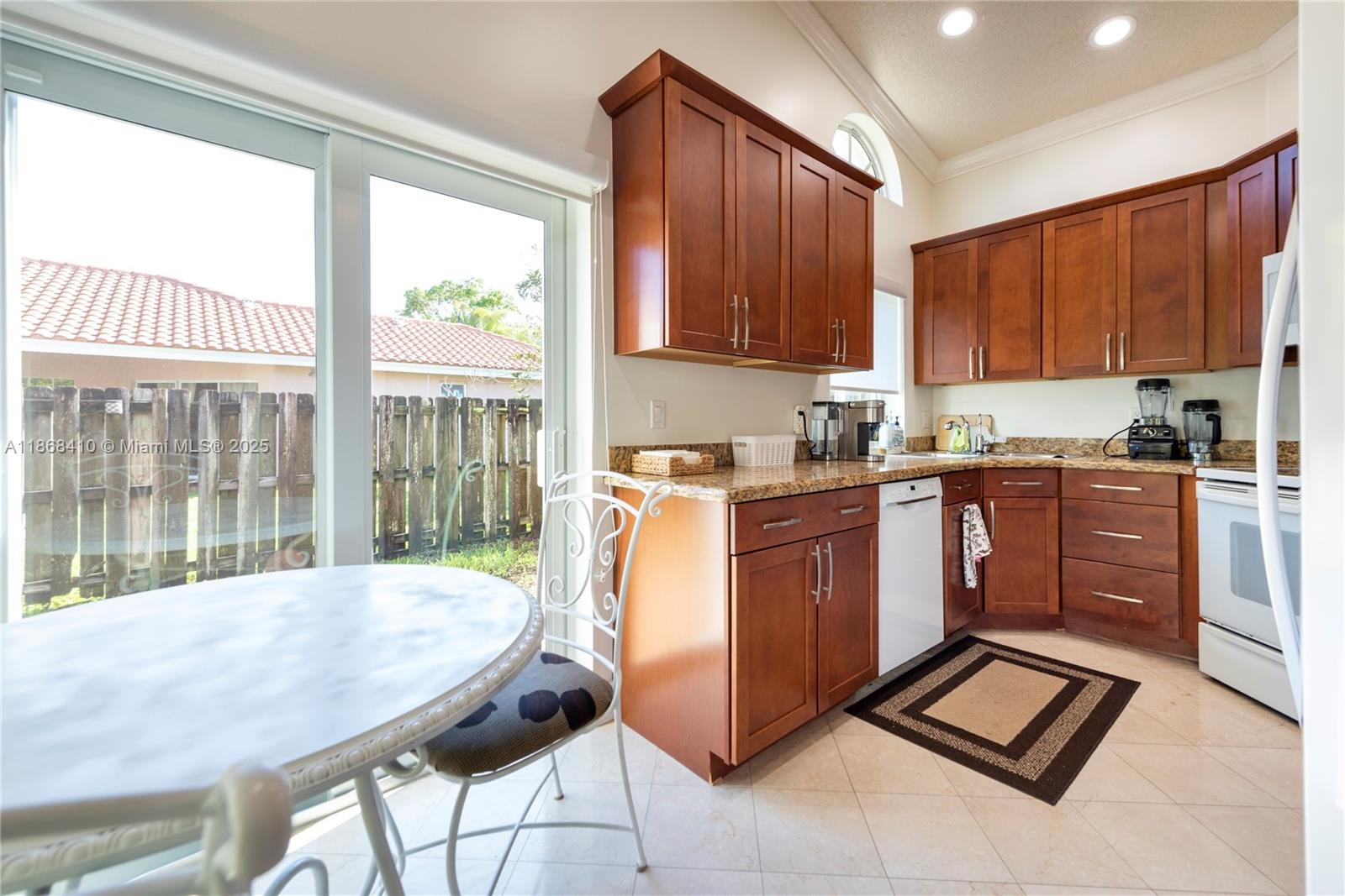 COUNTRY ISLES GARDEN HOME - Residential