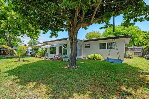 Tiny photo for 541 SW 38th Ave, Fort Lauderdale, FL 33312 (MLS # A12005258)