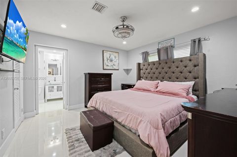 Tiny photo for 541 SW 38th Ave, Fort Lauderdale, FL 33312 (MLS # A12005258)