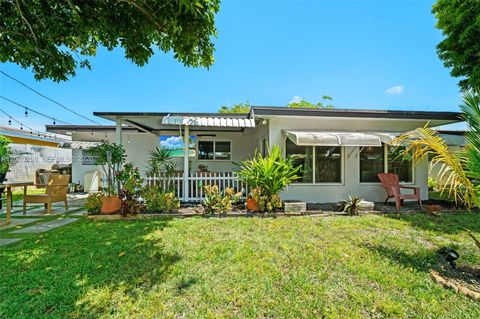 Tiny photo for 541 SW 38th Ave, Fort Lauderdale, FL 33312 (MLS # A12005258)