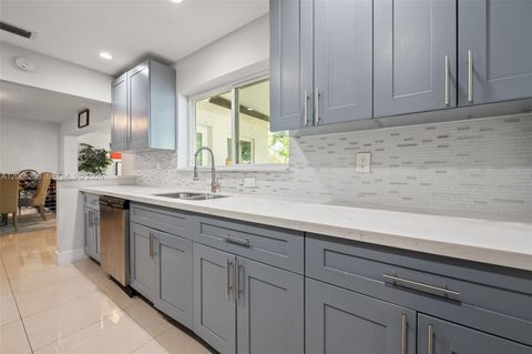 Tiny photo for 541 SW 38th Ave, Fort Lauderdale, FL 33312 (MLS # A12005258)