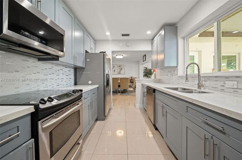 Tiny photo for 541 SW 38th Ave, Fort Lauderdale, FL 33312 (MLS # A12005258)