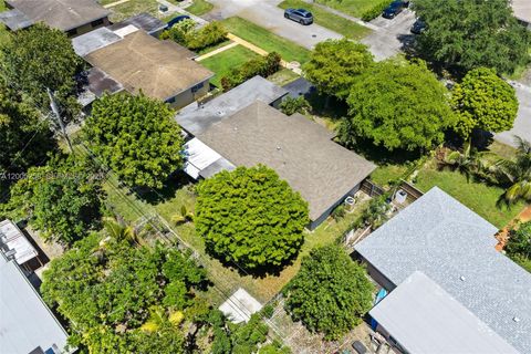 Tiny photo for 541 SW 38th Ave, Fort Lauderdale, FL 33312 (MLS # A12005258)