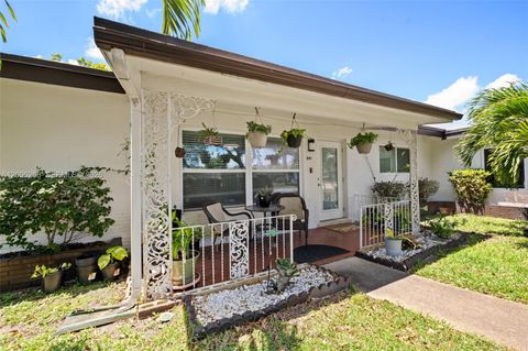 Tiny photo for 541 SW 38th Ave, Fort Lauderdale, FL 33312 (MLS # A12005258)