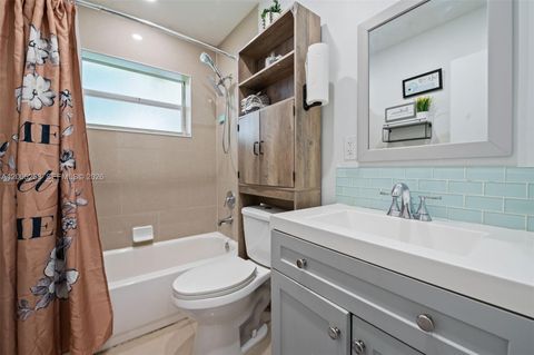 Tiny photo for 541 SW 38th Ave, Fort Lauderdale, FL 33312 (MLS # A12005258)