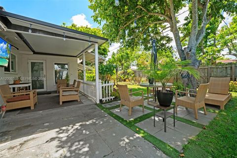 Tiny photo for 541 SW 38th Ave, Fort Lauderdale, FL 33312 (MLS # A12005258)