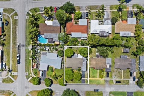 Tiny photo for 541 SW 38th Ave, Fort Lauderdale, FL 33312 (MLS # A12005258)