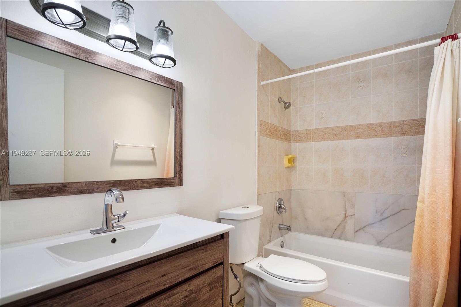 CARLYLE CONDOMINIUM - Residential