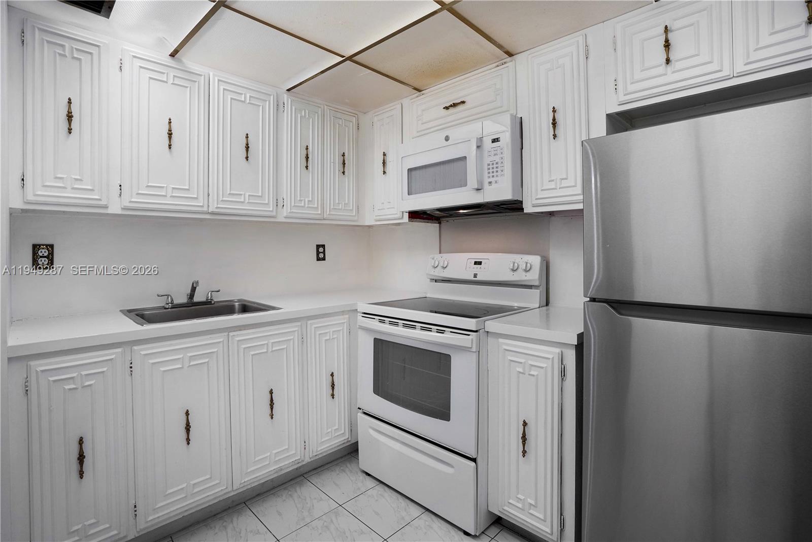 CARLYLE CONDOMINIUM - Residential