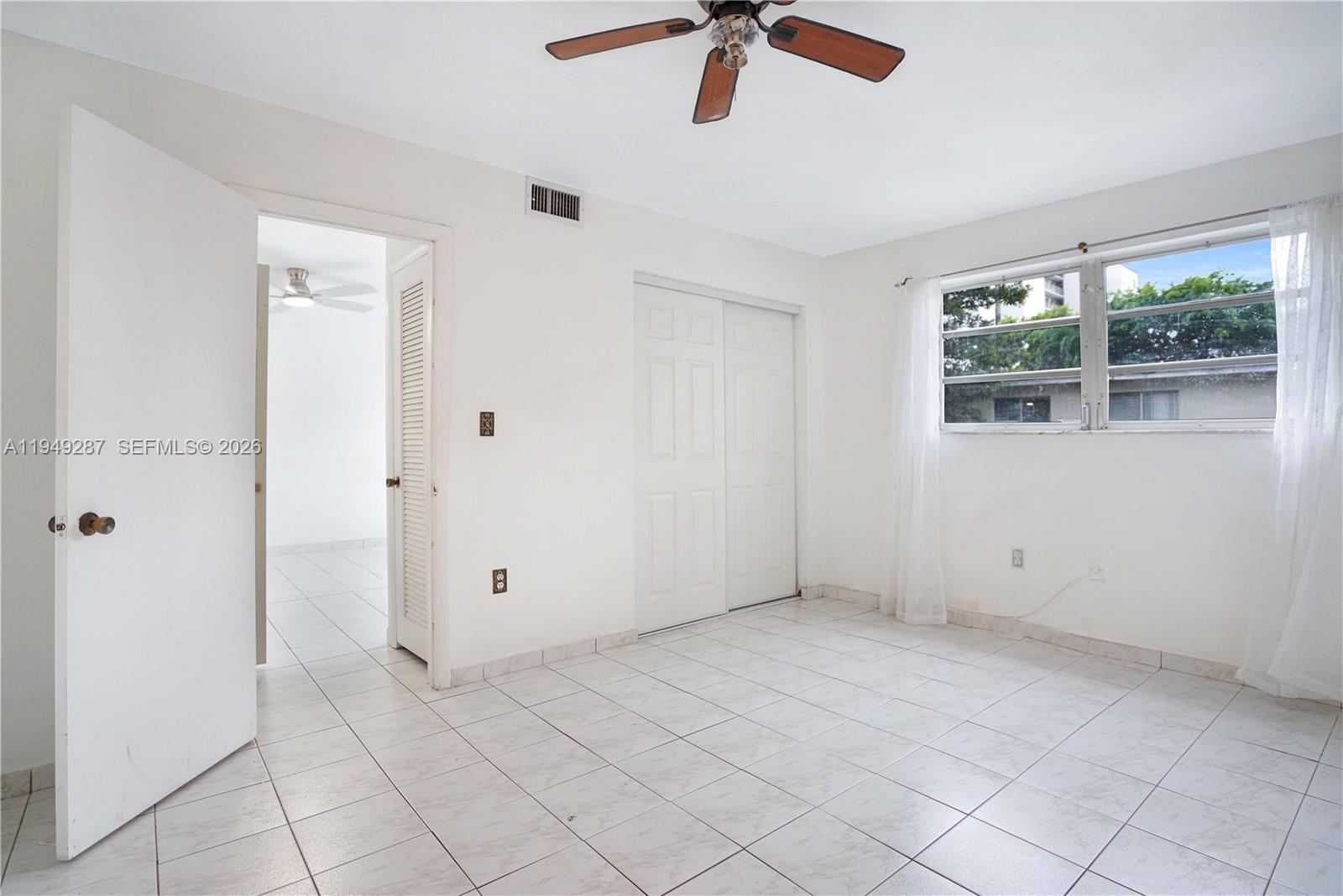 CARLYLE CONDOMINIUM - Residential