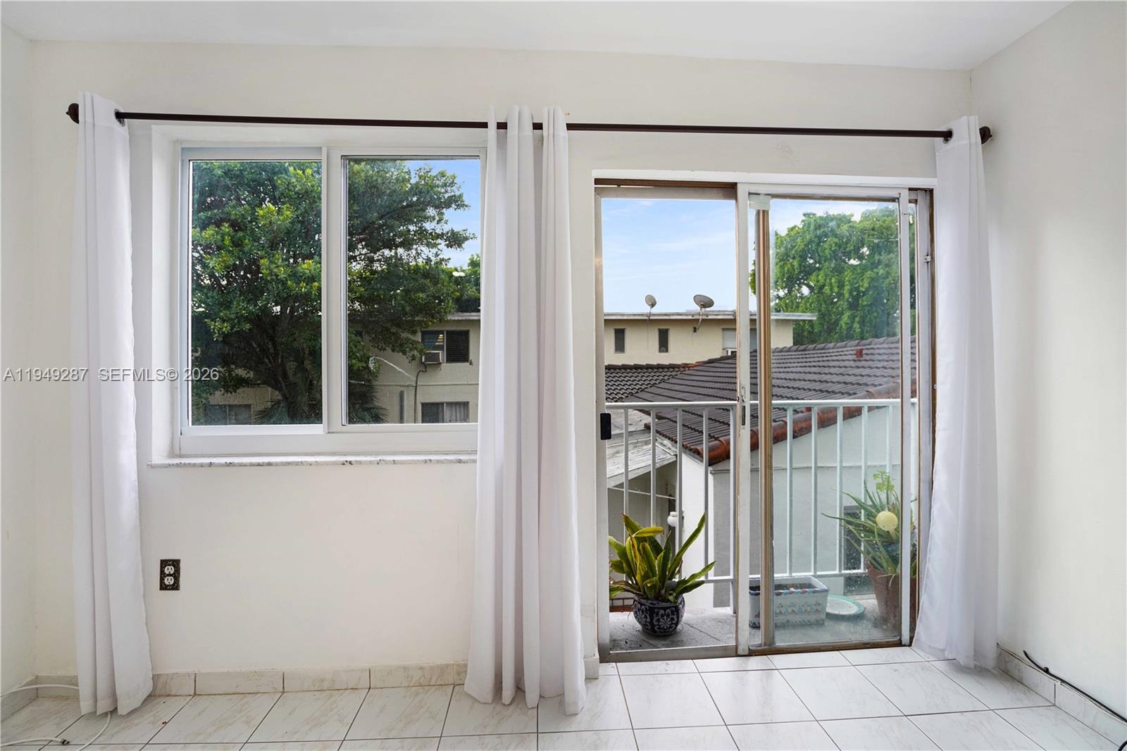 CARLYLE CONDOMINIUM - Residential