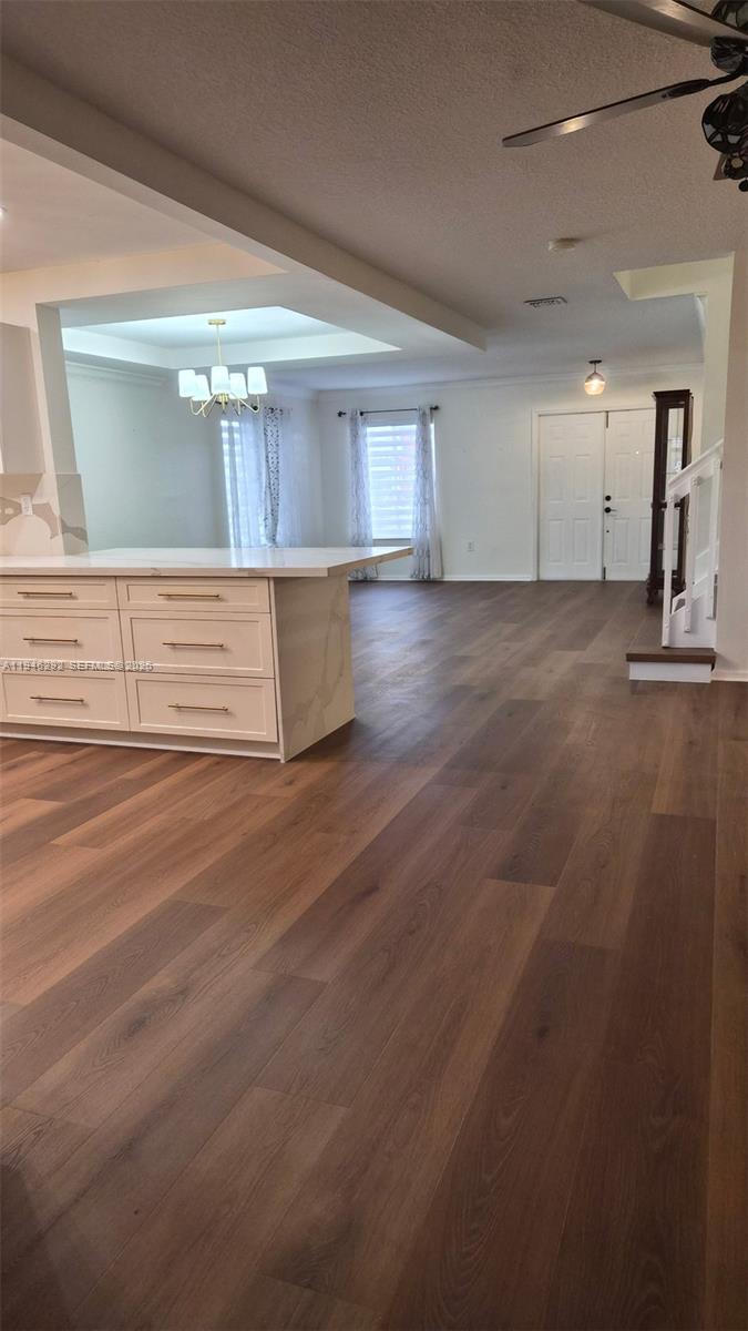 SPANISH LAKES - Residential