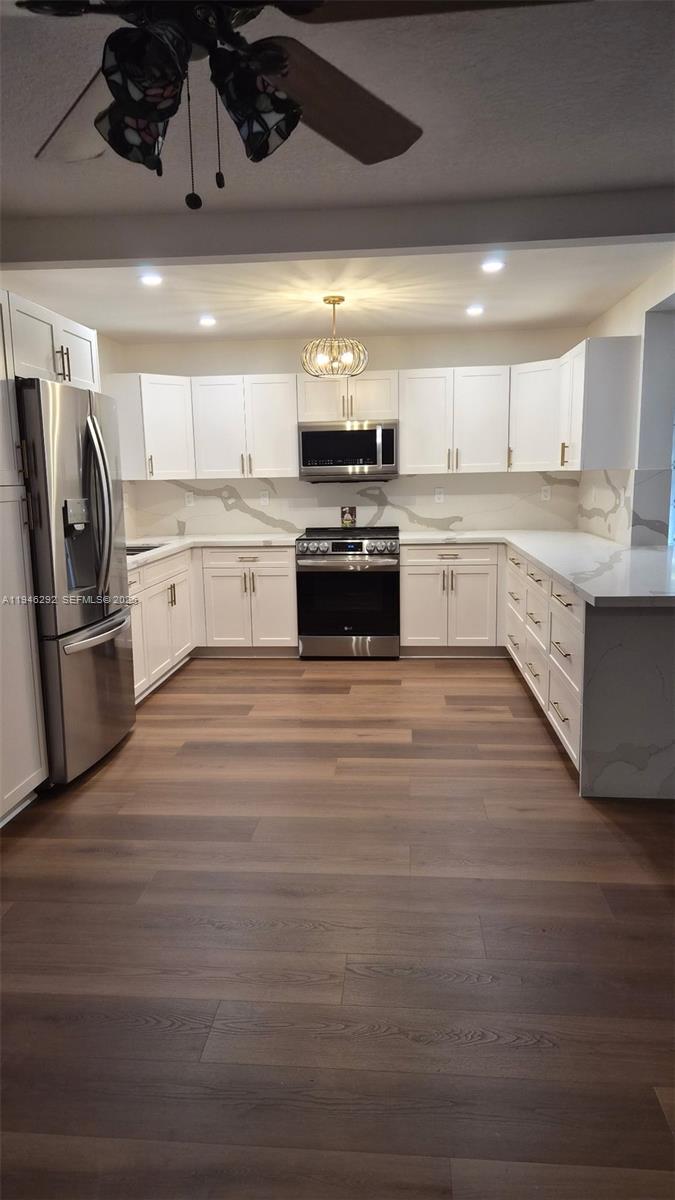 SPANISH LAKES - Residential