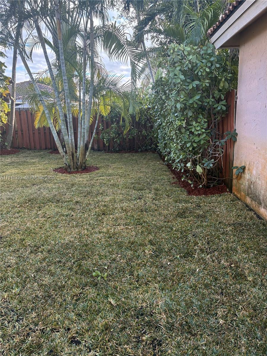 SPANISH LAKES - Residential