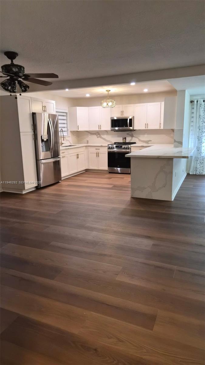 SPANISH LAKES - Residential