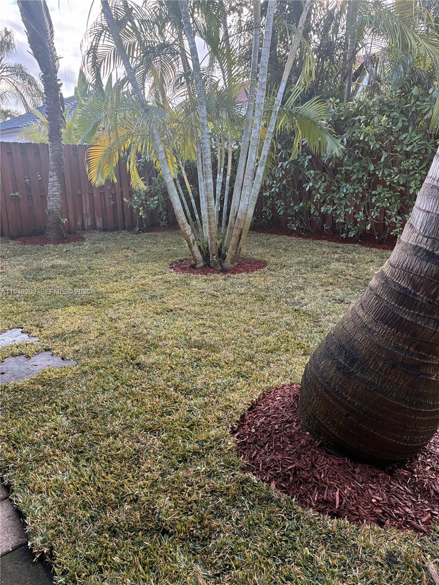 SPANISH LAKES - Residential