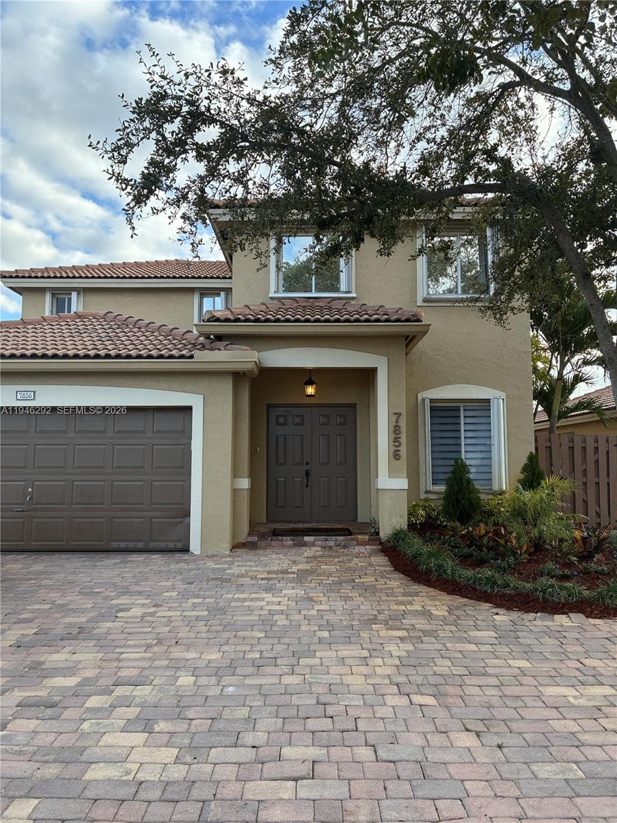 SPANISH LAKES - Residential