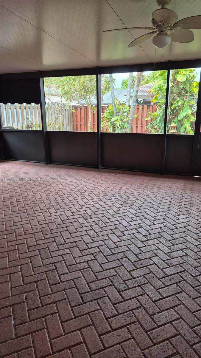 SPANISH LAKES - Residential