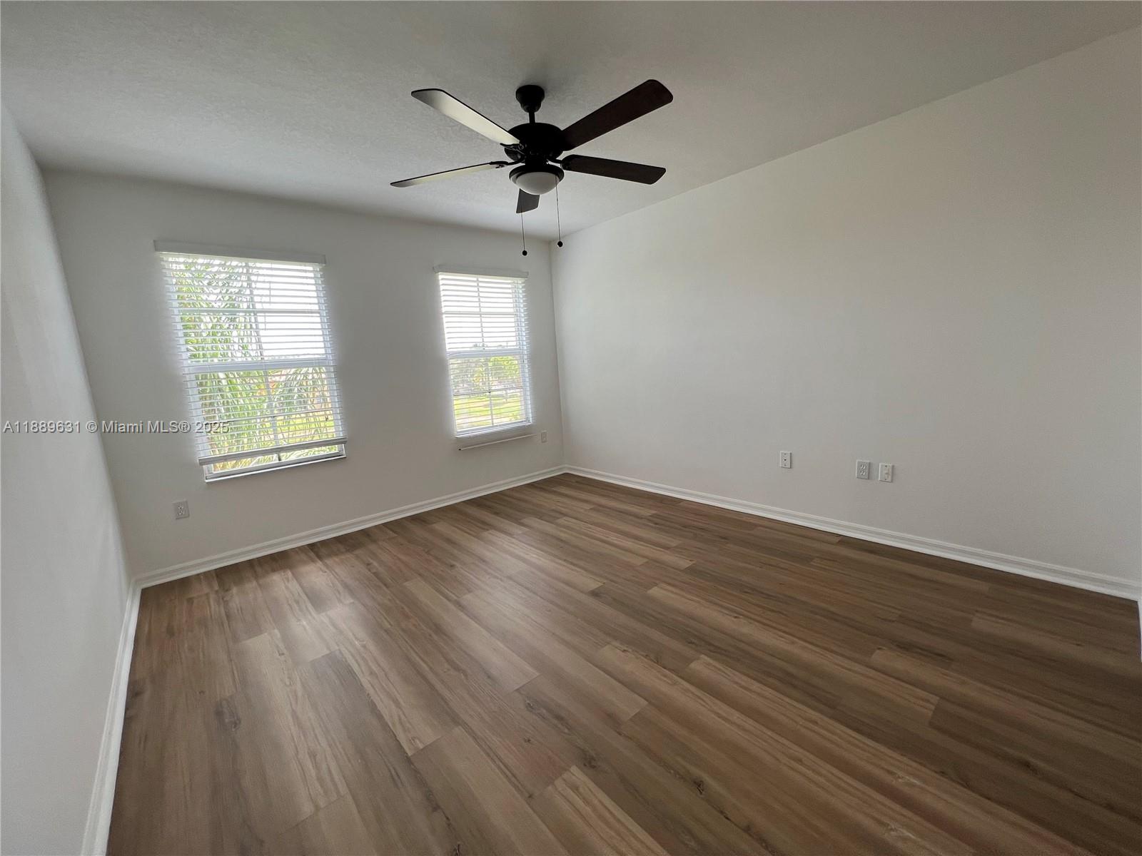 EMERALD ISLE AT LAGUNA LA - Residential Lease