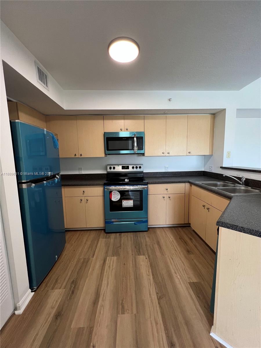 EMERALD ISLE AT LAGUNA LA - Residential Lease