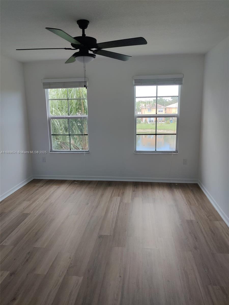 EMERALD ISLE AT LAGUNA LA - Residential Lease