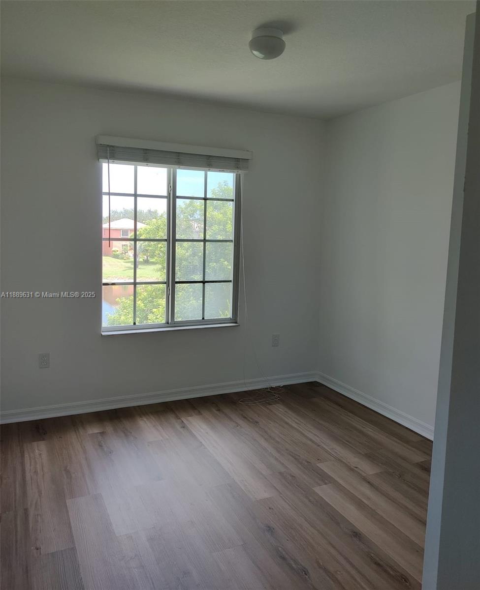 EMERALD ISLE AT LAGUNA LA - Residential Lease