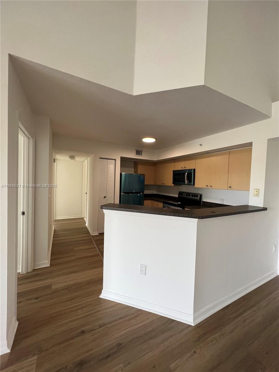 EMERALD ISLE AT LAGUNA LA - Residential Lease