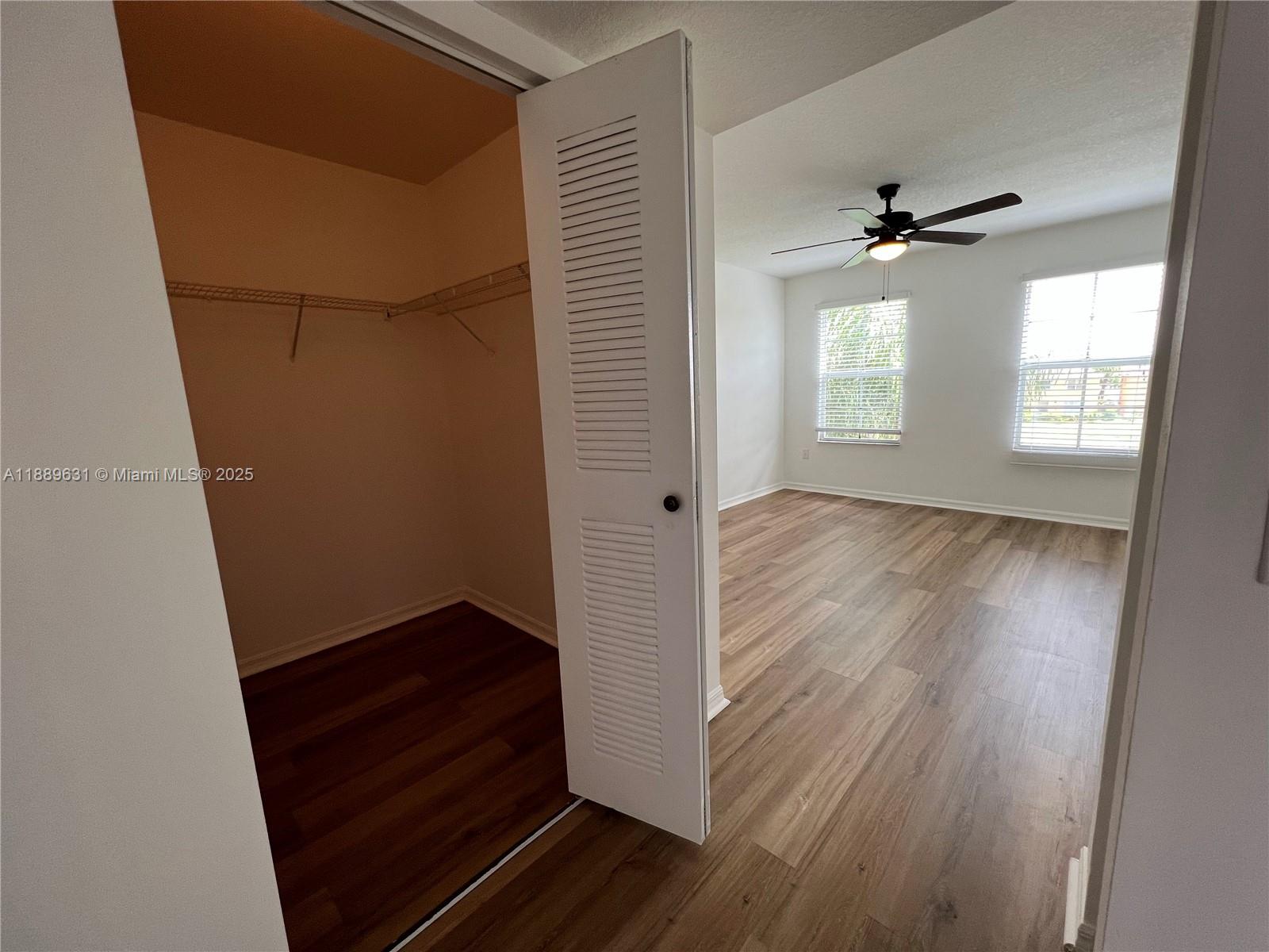 EMERALD ISLE AT LAGUNA LA - Residential Lease