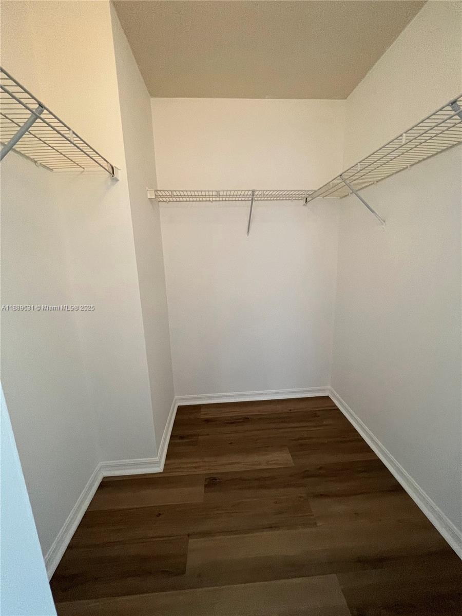 EMERALD ISLE AT LAGUNA LA - Residential Lease