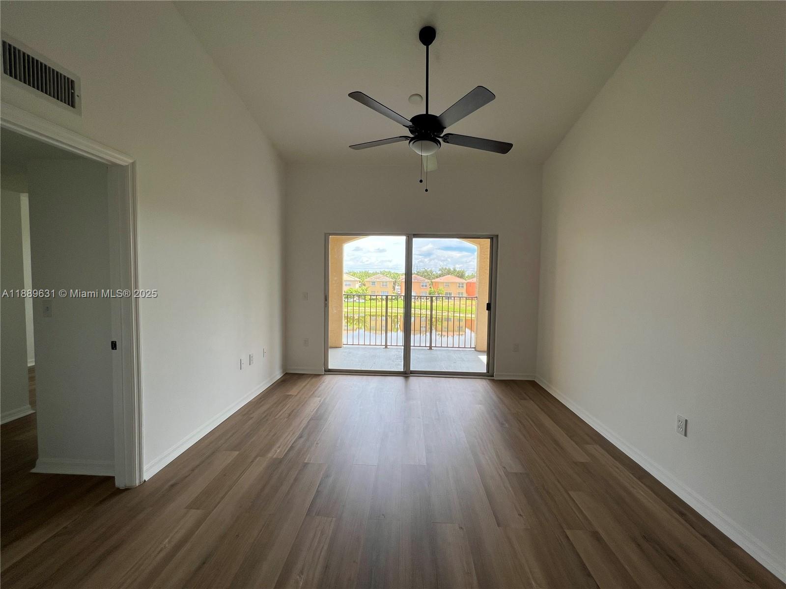 EMERALD ISLE AT LAGUNA LA - Residential Lease