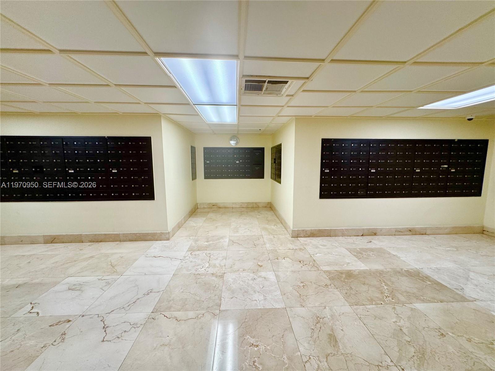 WINSTON TOWERS 600 CONDO - Residential