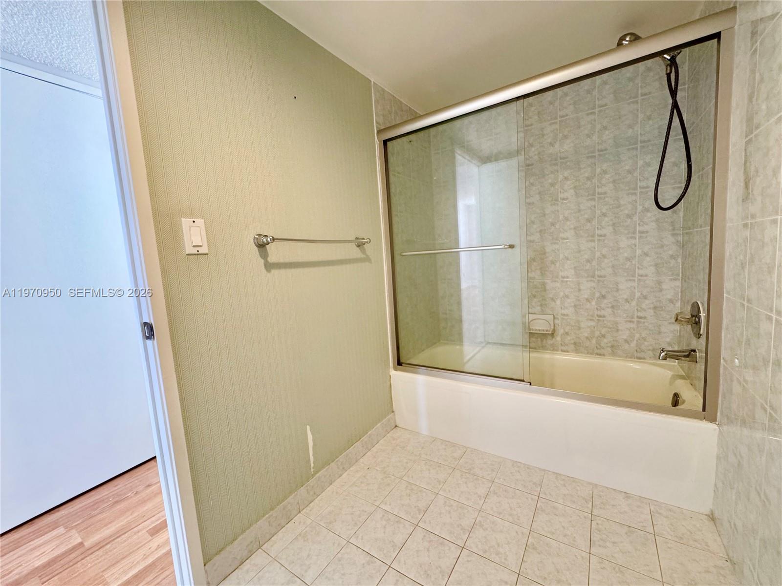 WINSTON TOWERS 600 CONDO - Residential