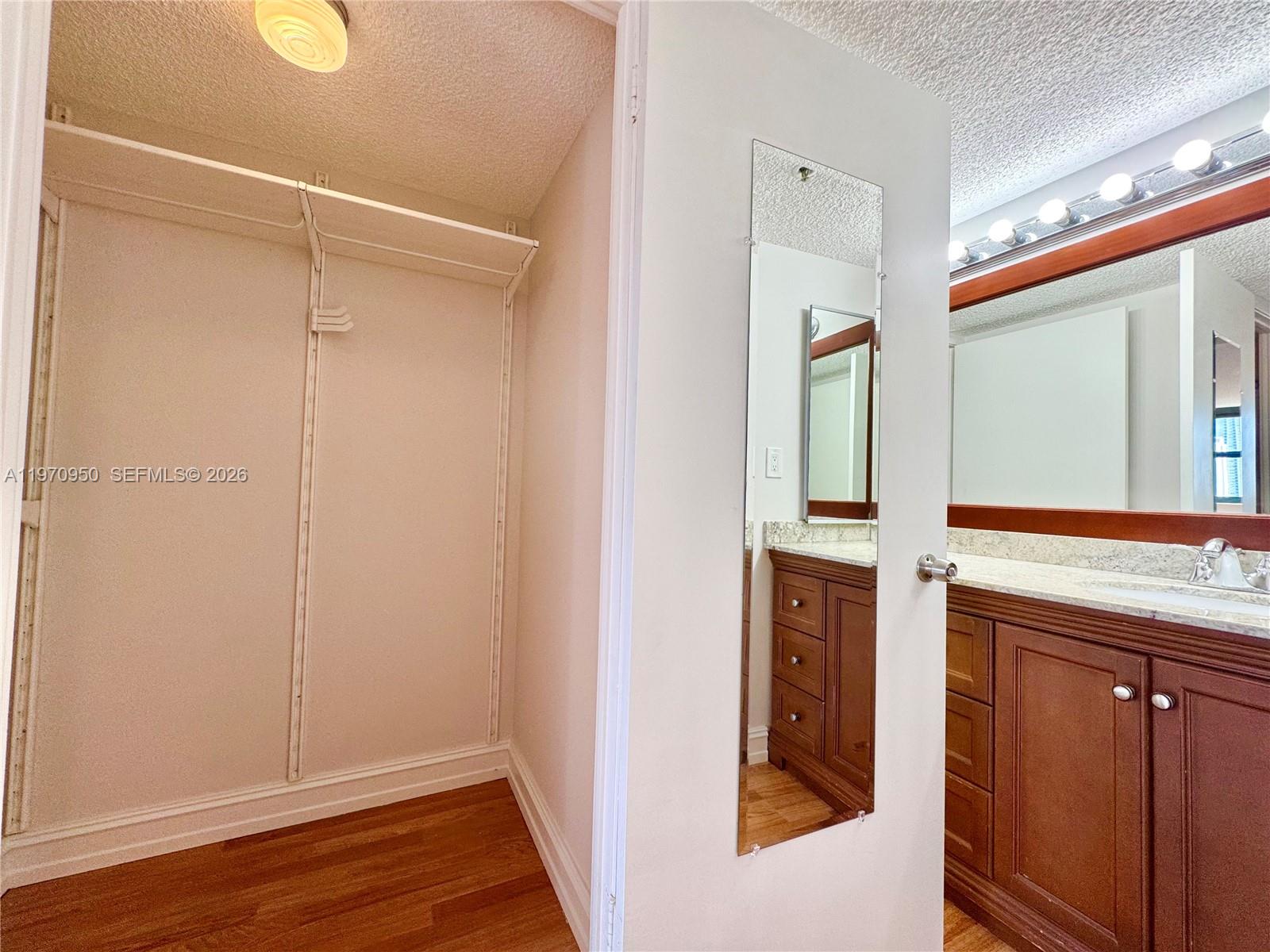 WINSTON TOWERS 600 CONDO - Residential