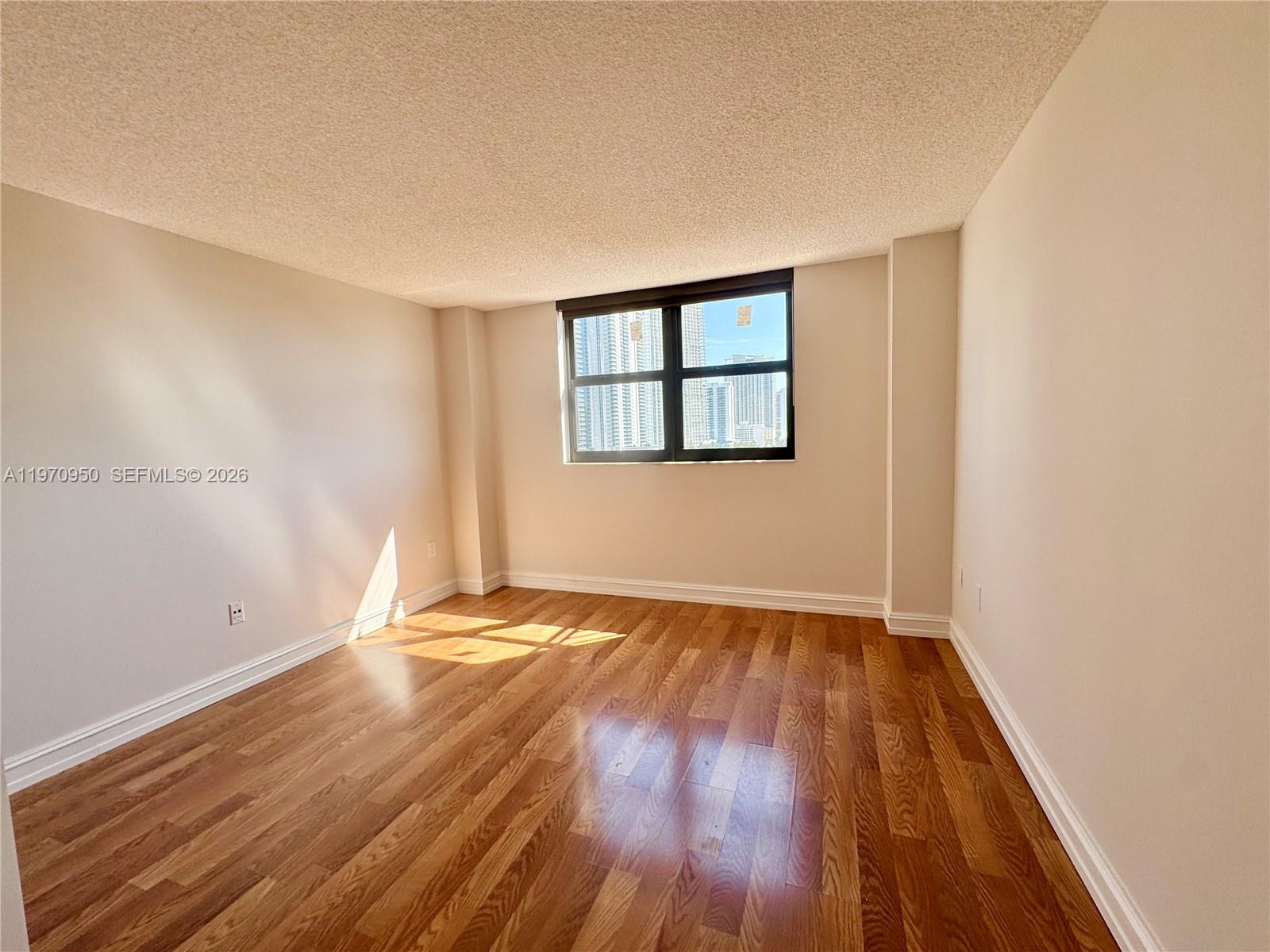 WINSTON TOWERS 600 CONDO - Residential