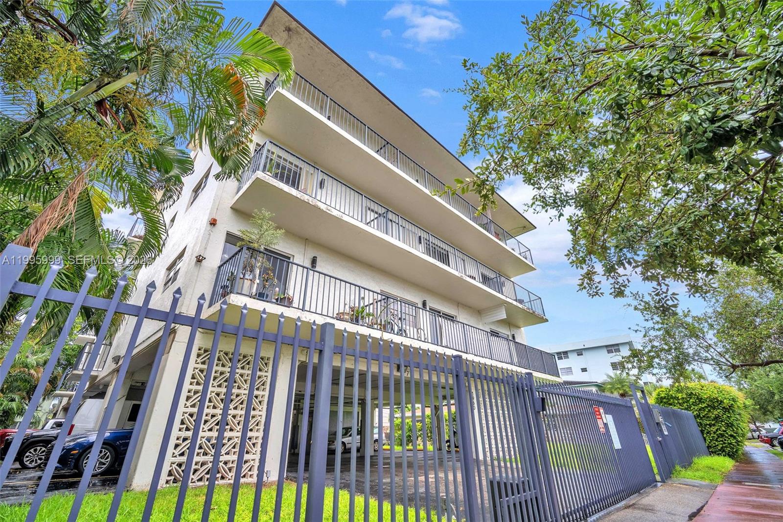 APARTMENTS ENCHANTE CONDO - Residential