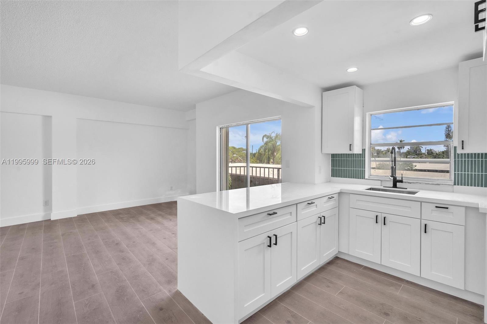 APARTMENTS ENCHANTE CONDO - Residential