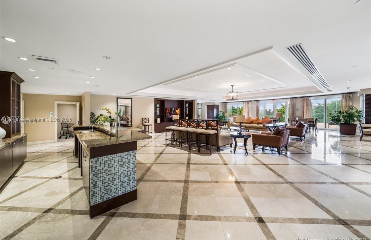 TURNBERRY VILLAGE SO TOWE - Residential