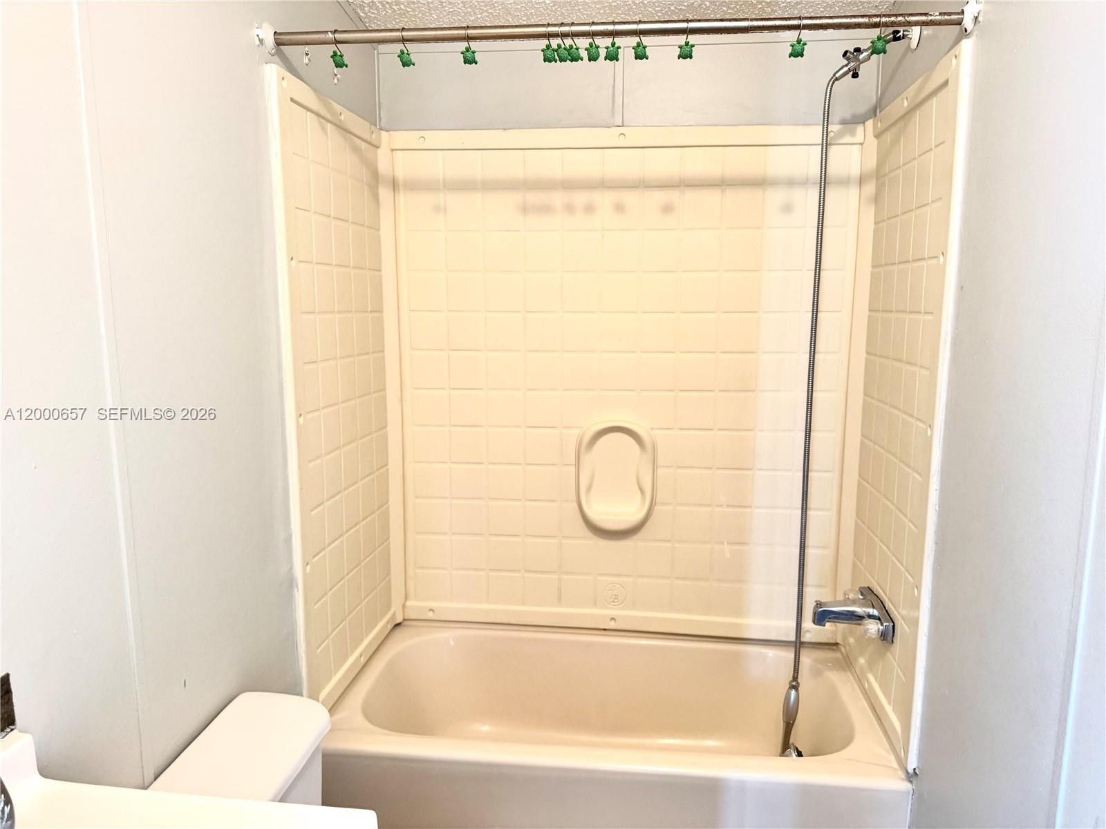 COCOWALK ESTATES - Residential Lease