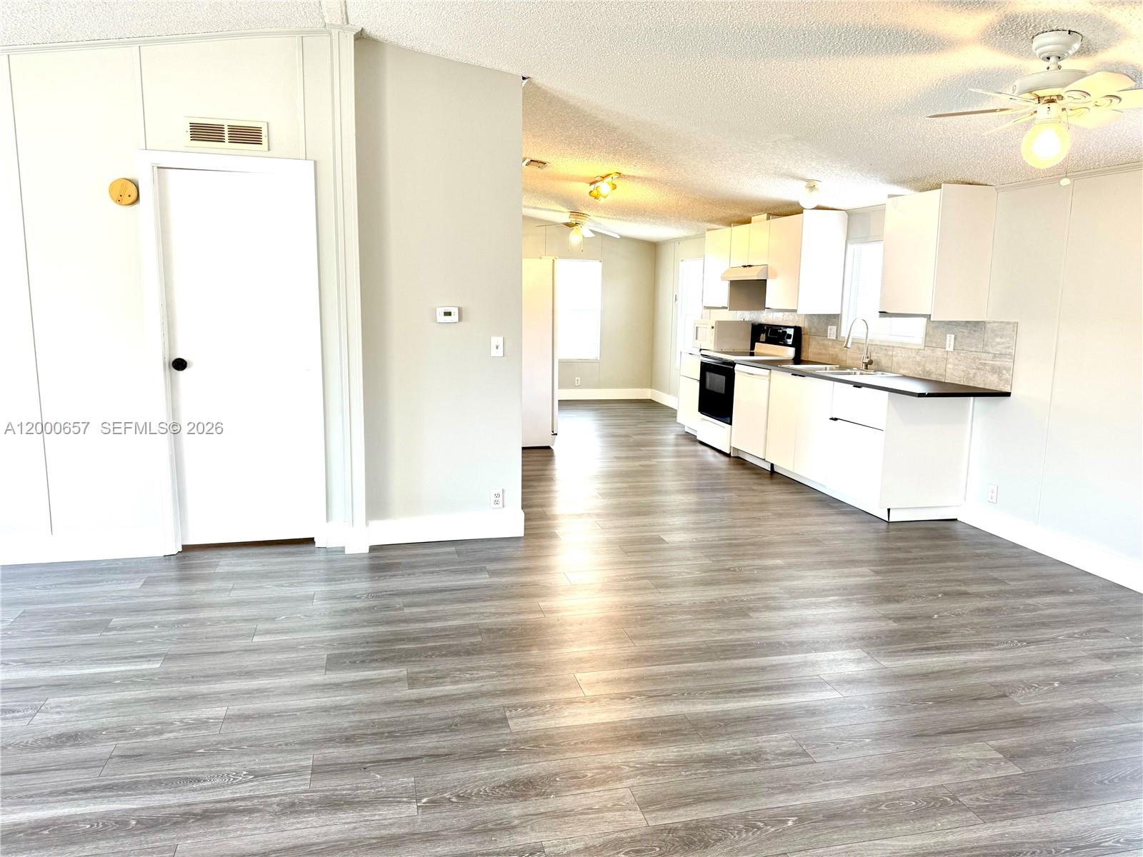 COCOWALK ESTATES - Residential Lease